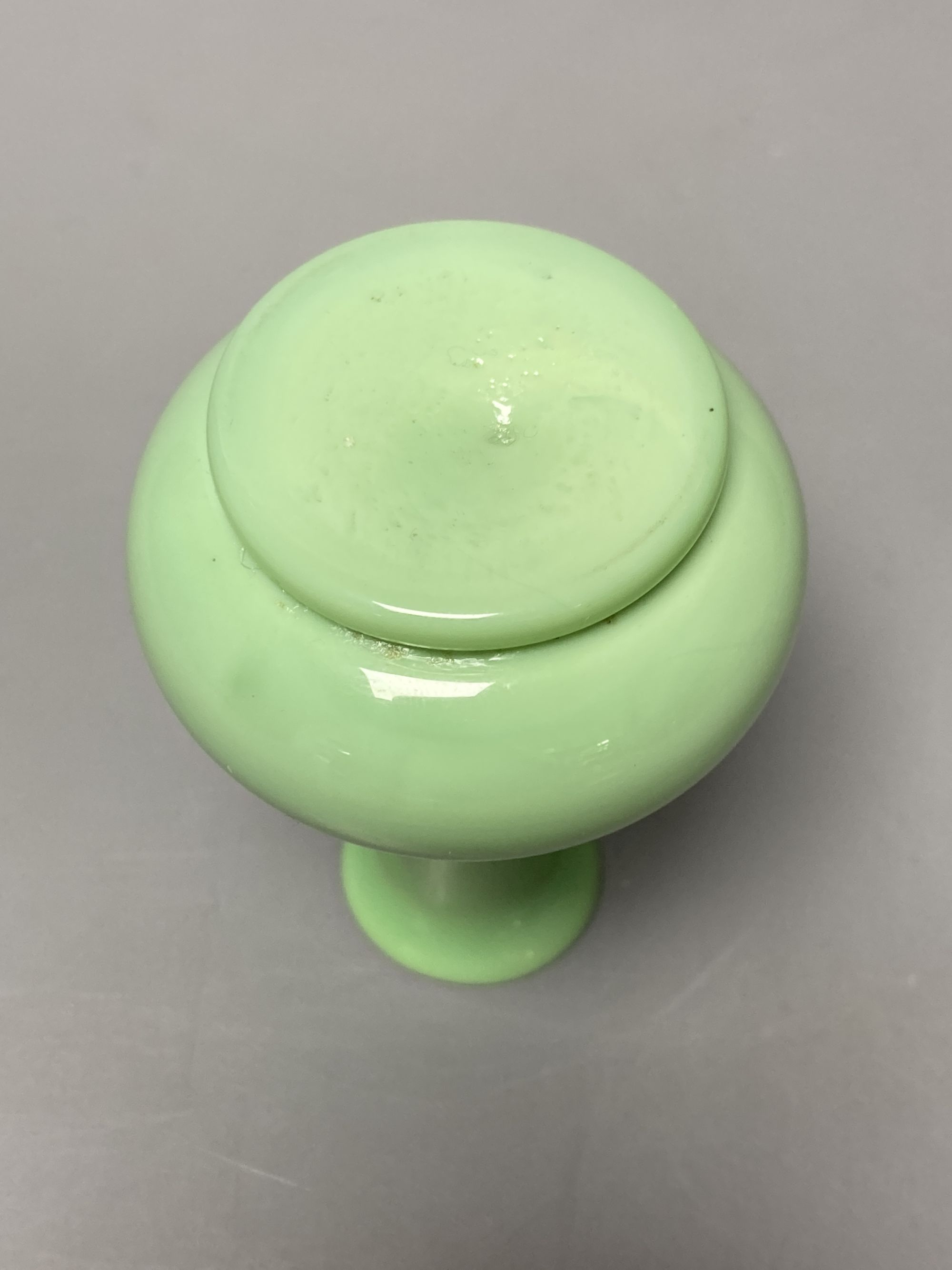 A Chinese lime green glass bottle vase, Qing, height 9cm
